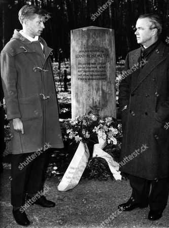 bernd-rosemeyer-jr-and-rudolf-caracciola-1958-shutterstock-editorial-7323772a.jpg